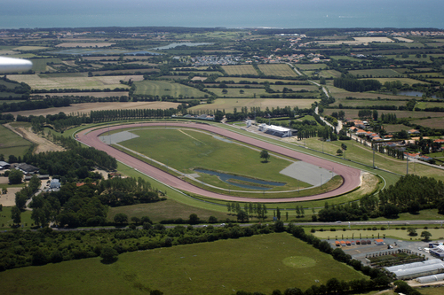 Hippodrome depuis les airs avant travaux de la piste